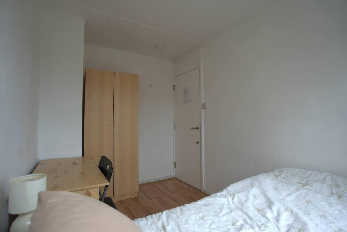 Double Room In Private Apartment London Exterior photo